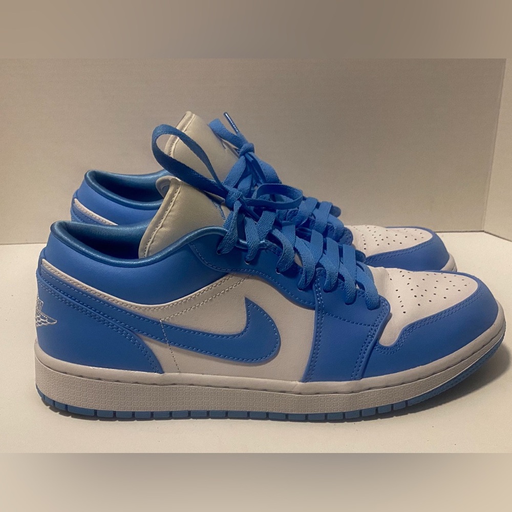 Nike Air Jordan 1 Low UNC Size 10 AO9944-441 Unisex